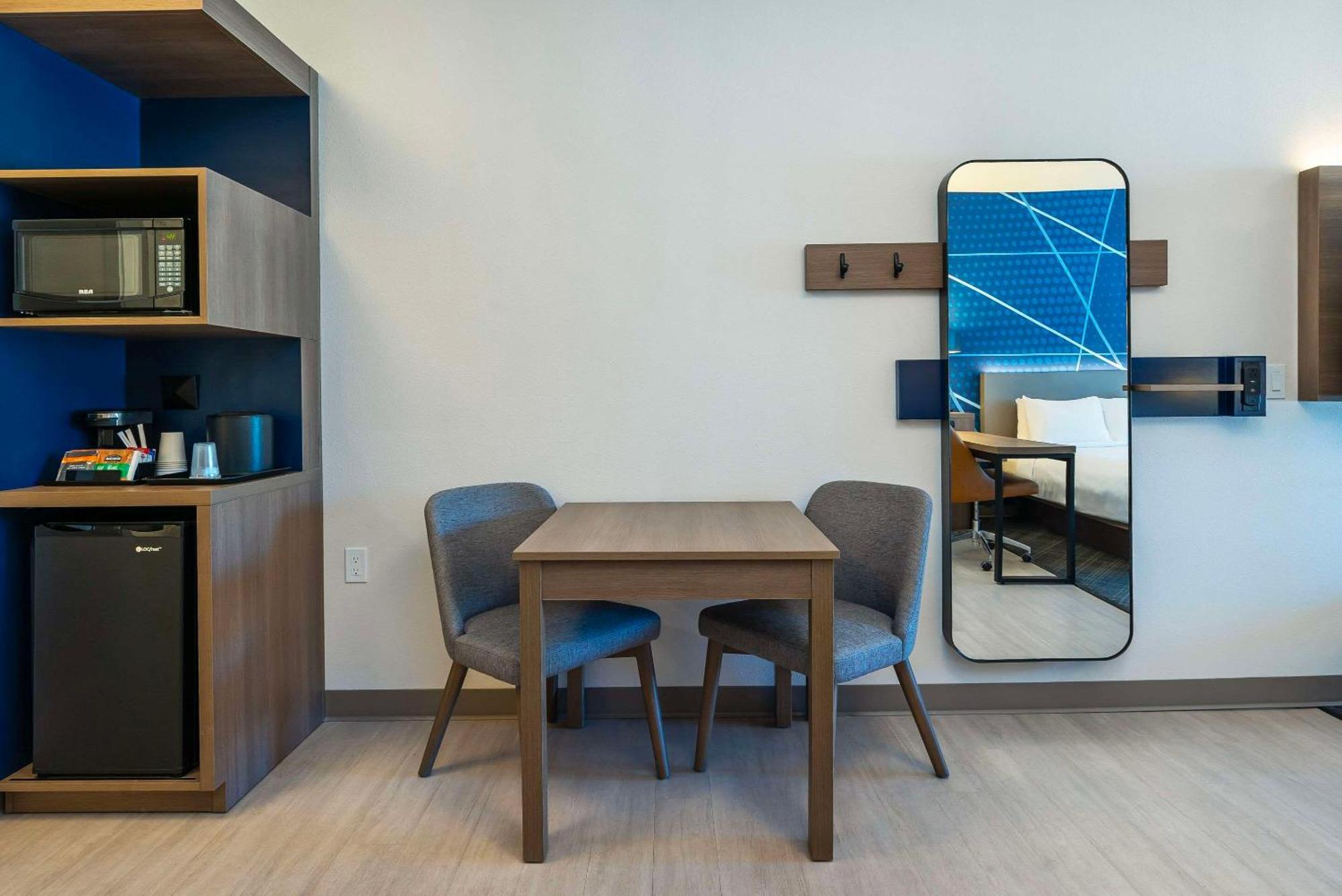 Comfort Suites Kelowna Zewnętrze zdjęcie
