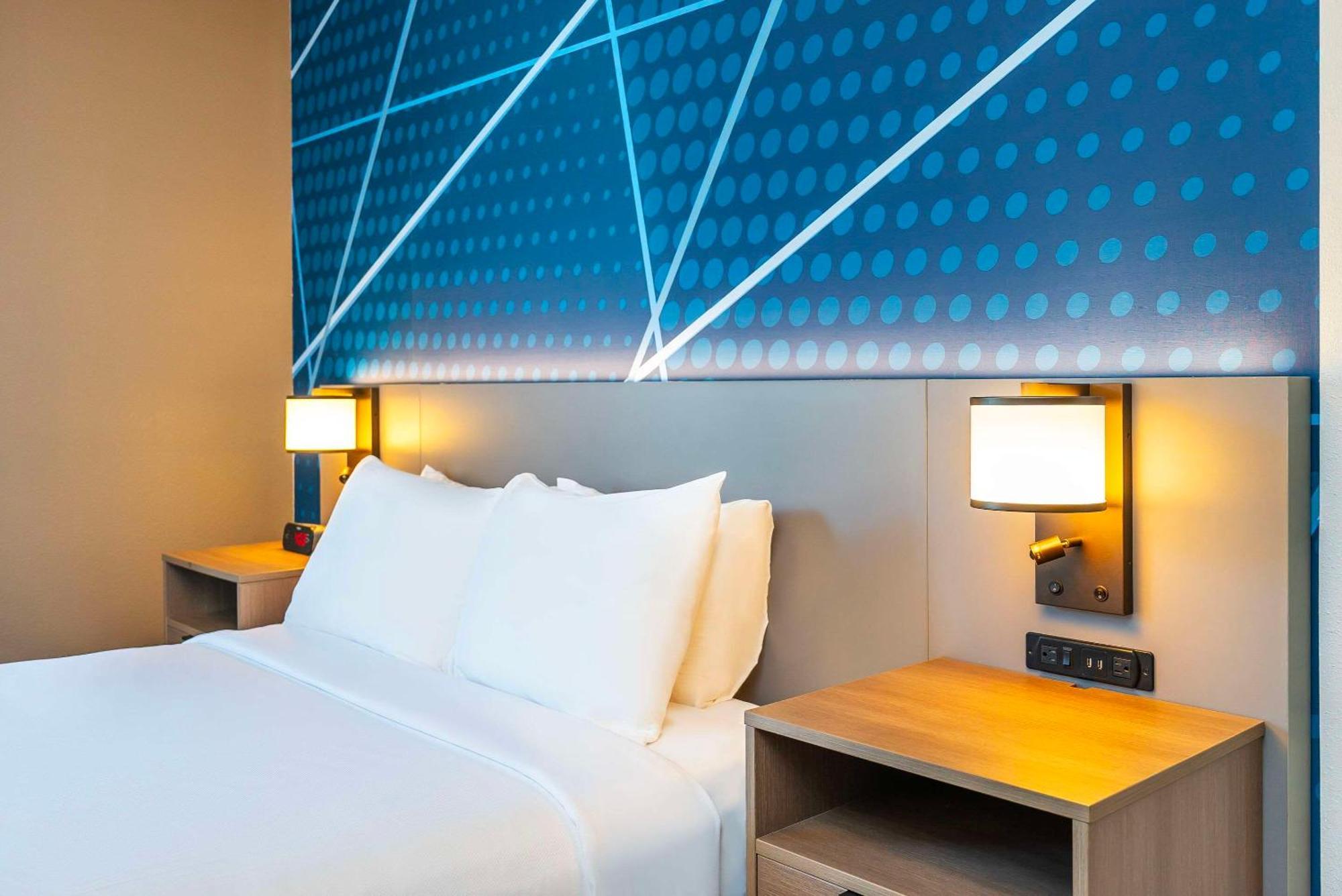 Comfort Suites Kelowna Zewnętrze zdjęcie