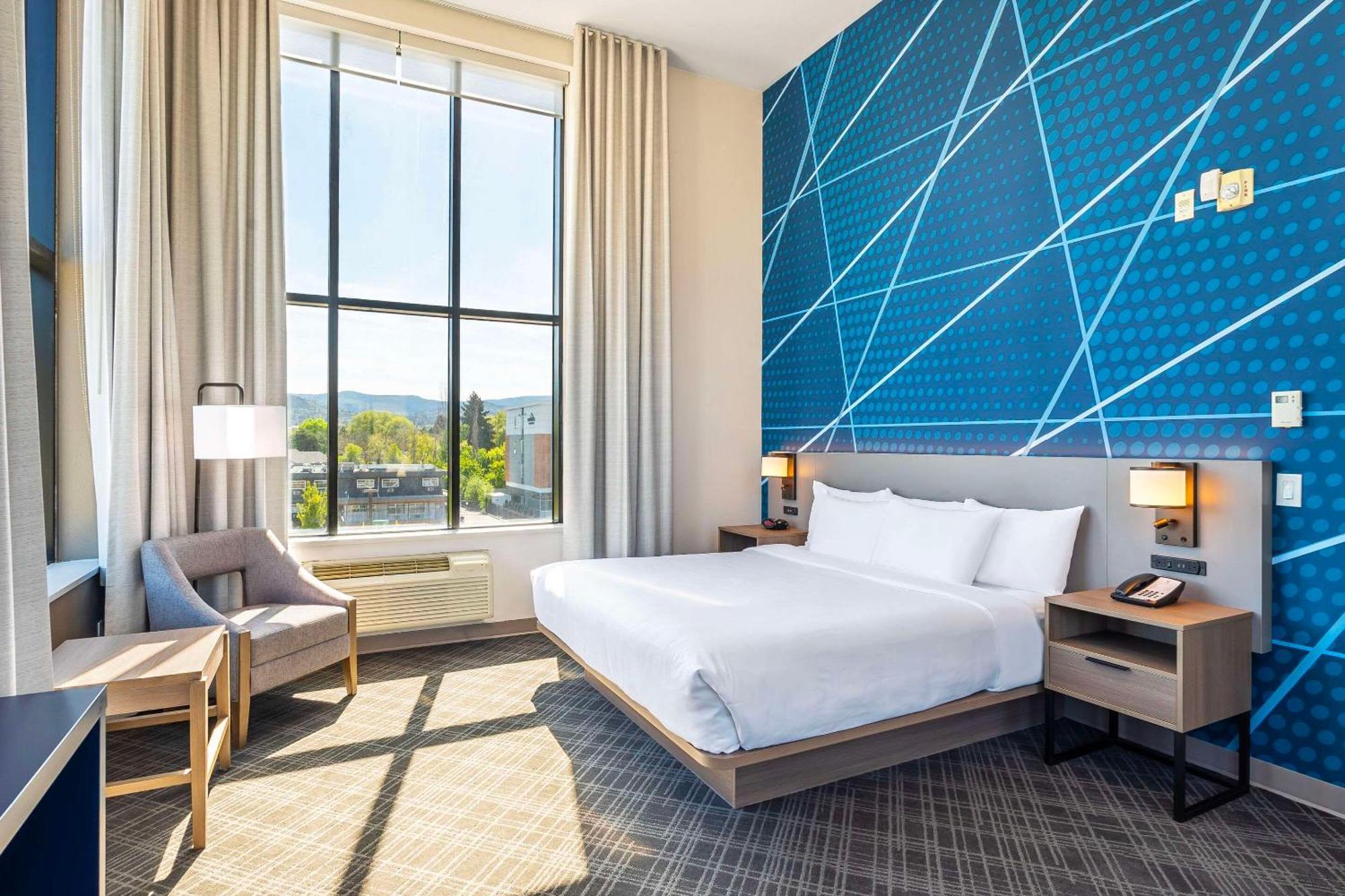 Comfort Suites Kelowna Zewnętrze zdjęcie