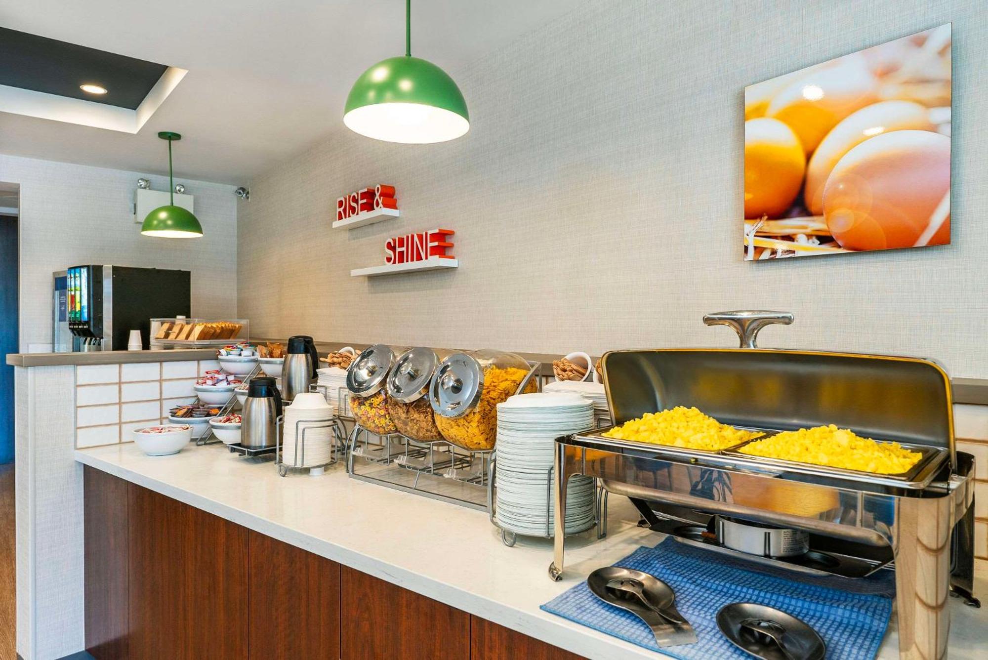 Comfort Suites Kelowna Zewnętrze zdjęcie