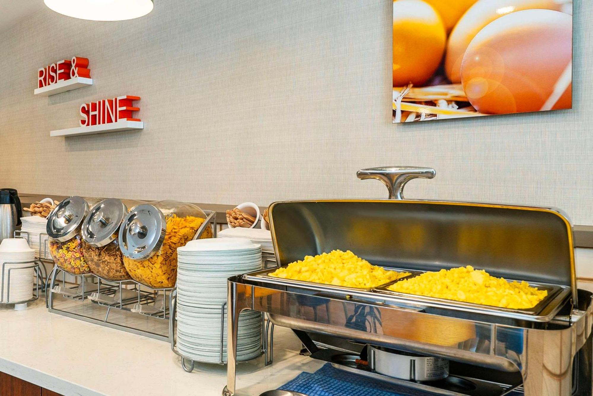 Comfort Suites Kelowna Zewnętrze zdjęcie