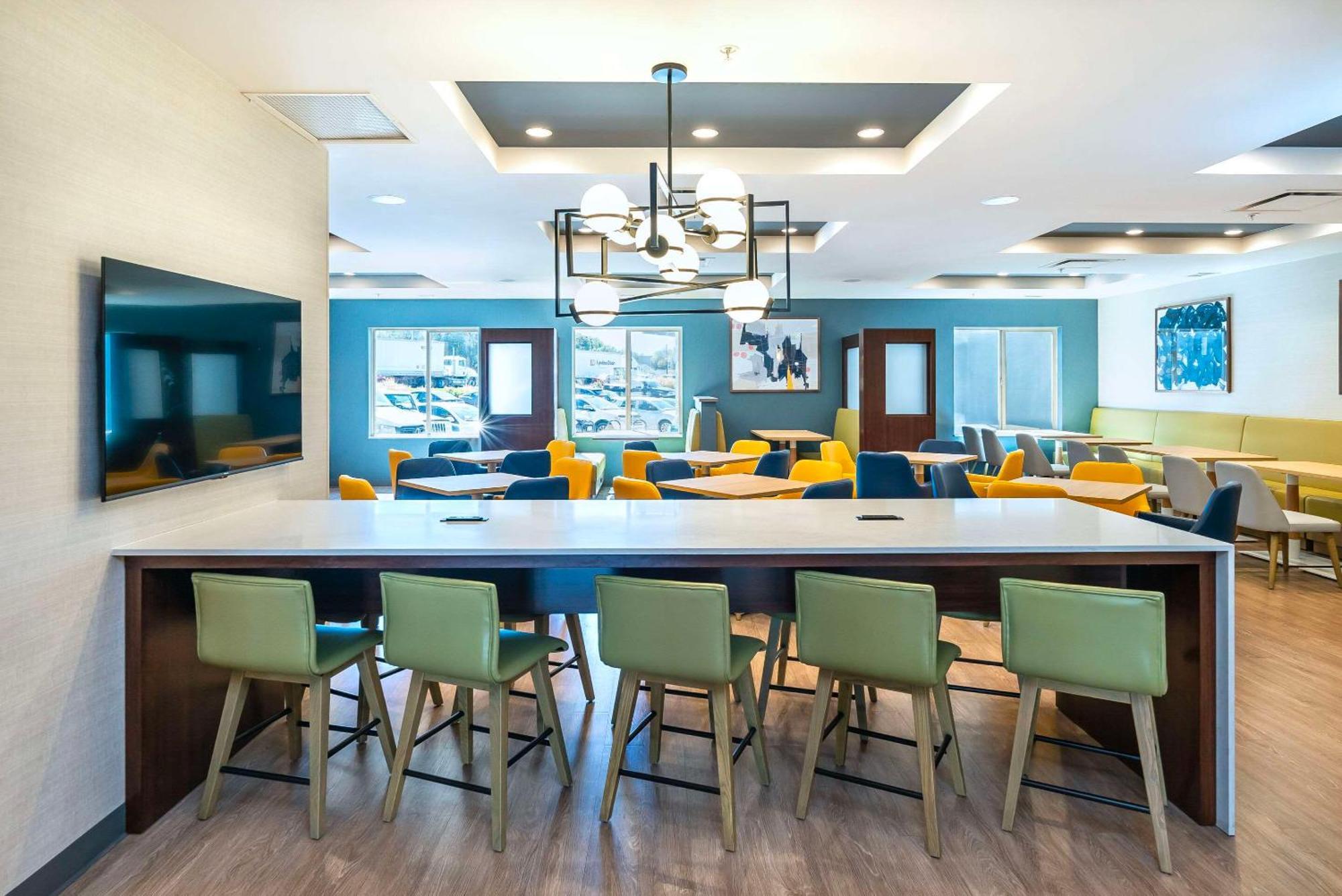Comfort Suites Kelowna Zewnętrze zdjęcie