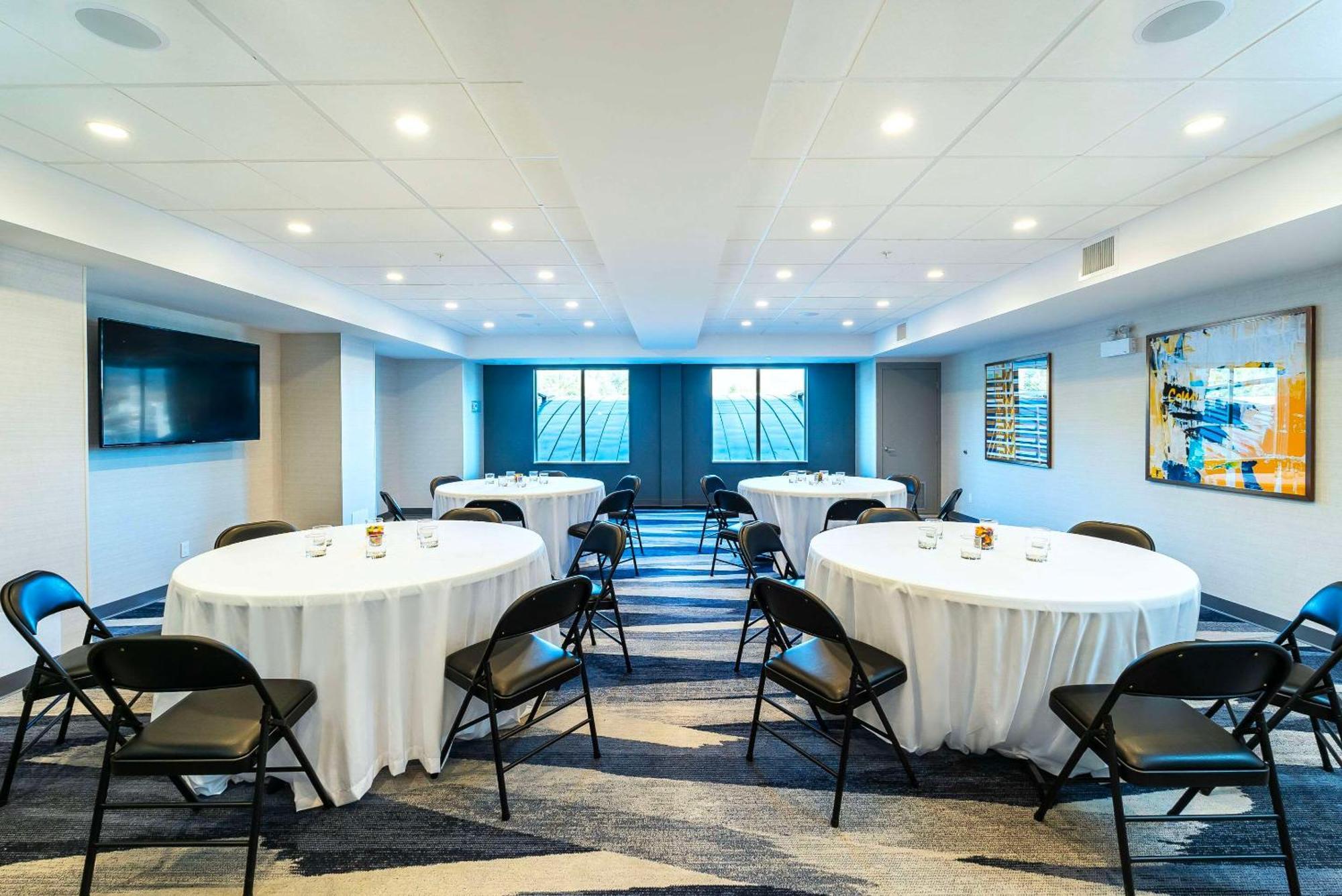 Comfort Suites Kelowna Zewnętrze zdjęcie