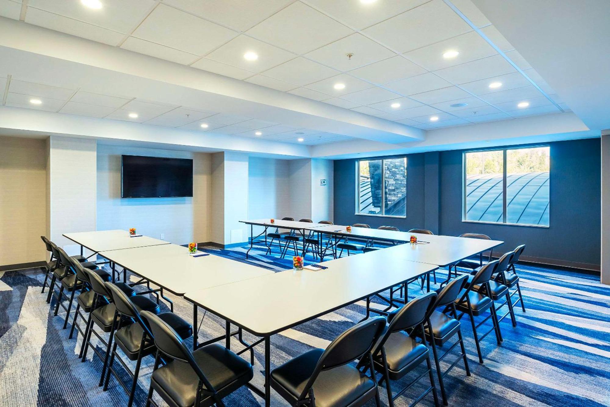 Comfort Suites Kelowna Zewnętrze zdjęcie