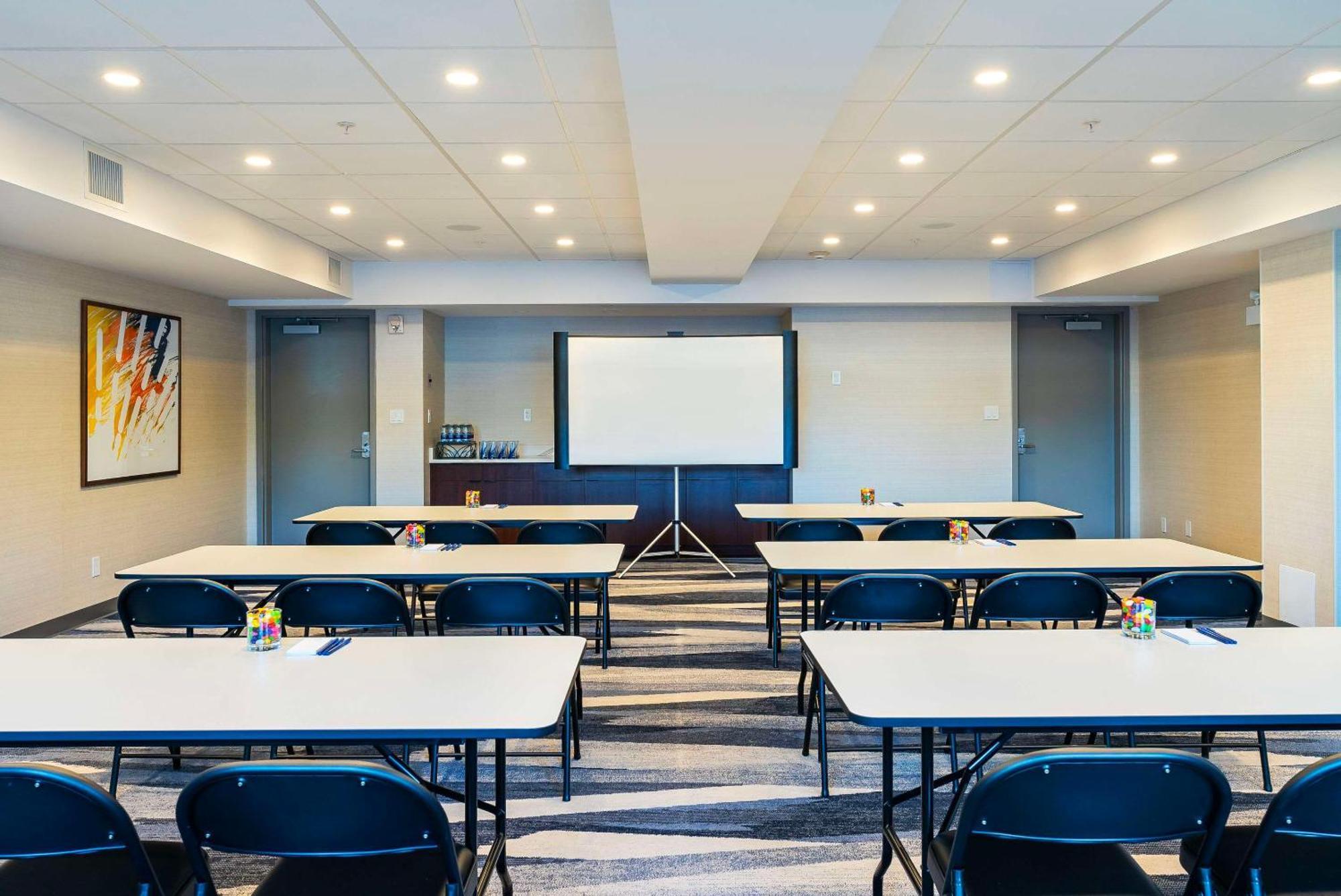 Comfort Suites Kelowna Zewnętrze zdjęcie