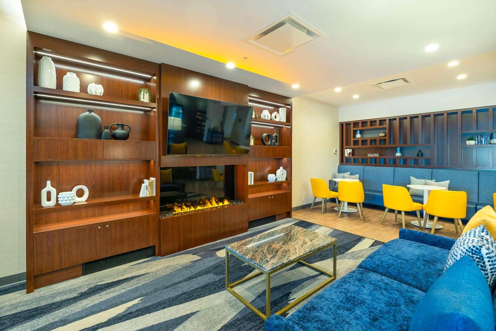 Comfort Suites Kelowna Zewnętrze zdjęcie